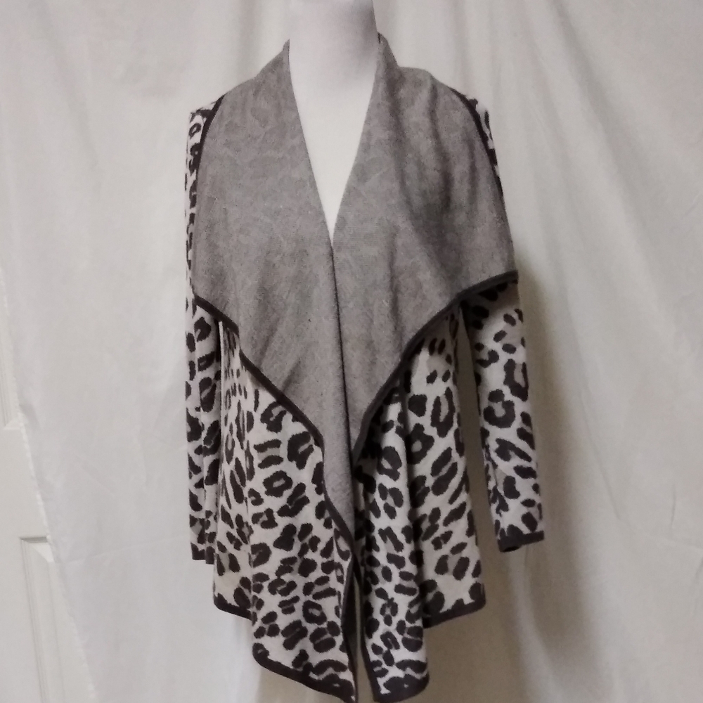Neiman Marcus Sweater Size M Misses Animal Print